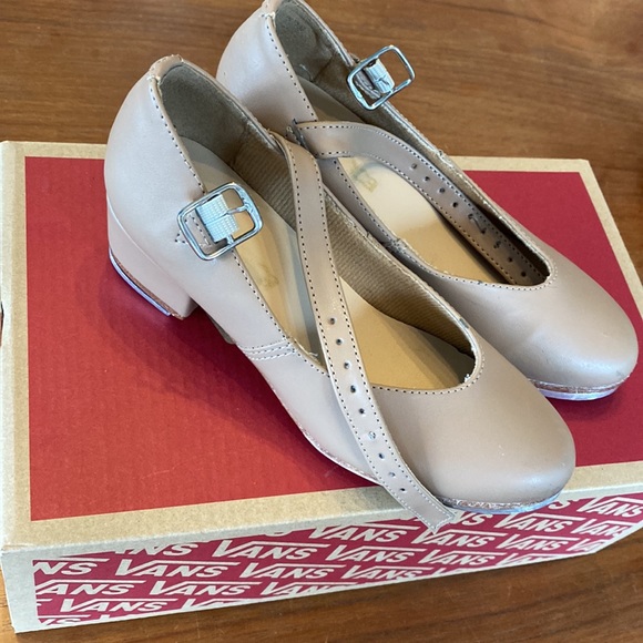 So’Dança girls tap shoes size 11.5. Barely used. Excellent condition - Picture 3 of 3